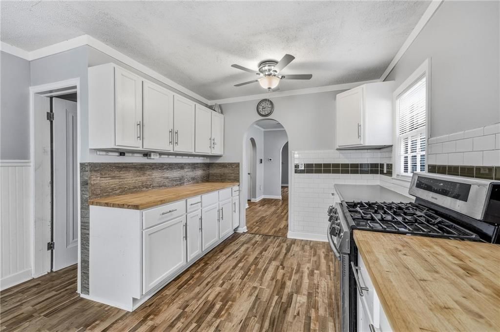 Photo 17 of 40 - 9009 E 68th Street, Raytown, MO 64133