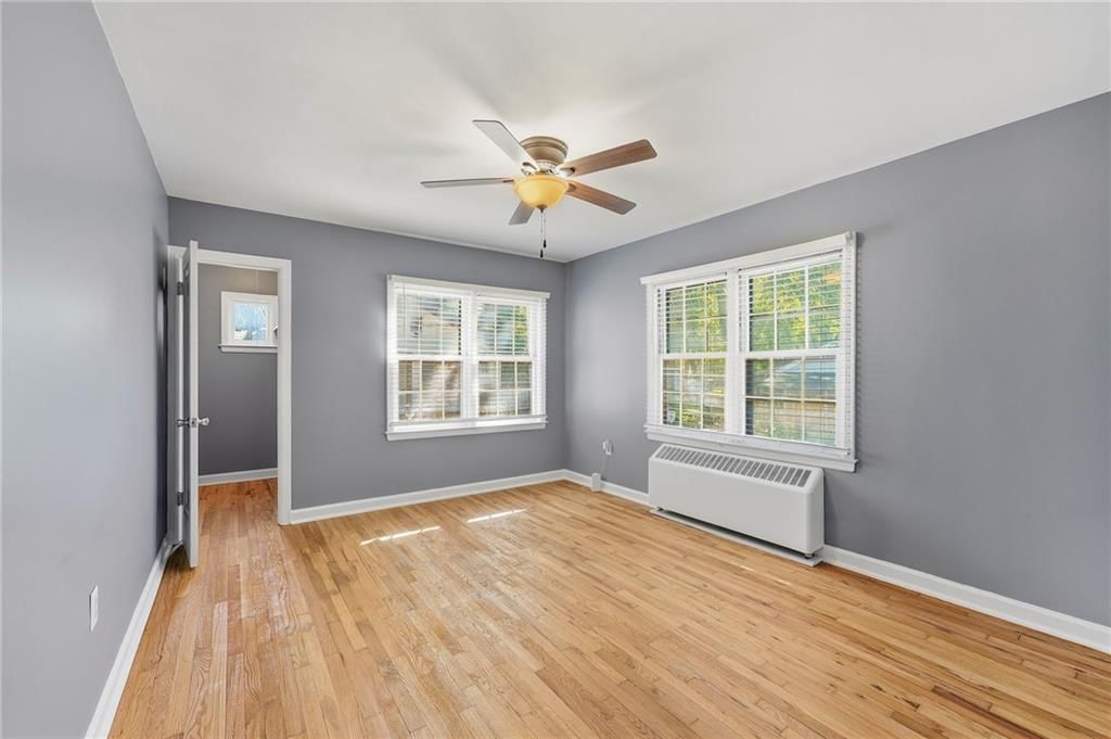 Photo 18 of 40 - 9009 E 68th Street, Raytown, MO 64133