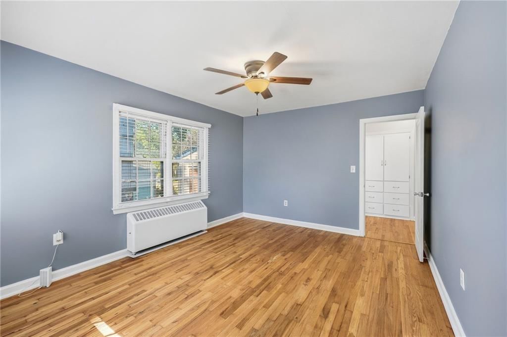 Photo 19 of 40 - 9009 E 68th Street, Raytown, MO 64133