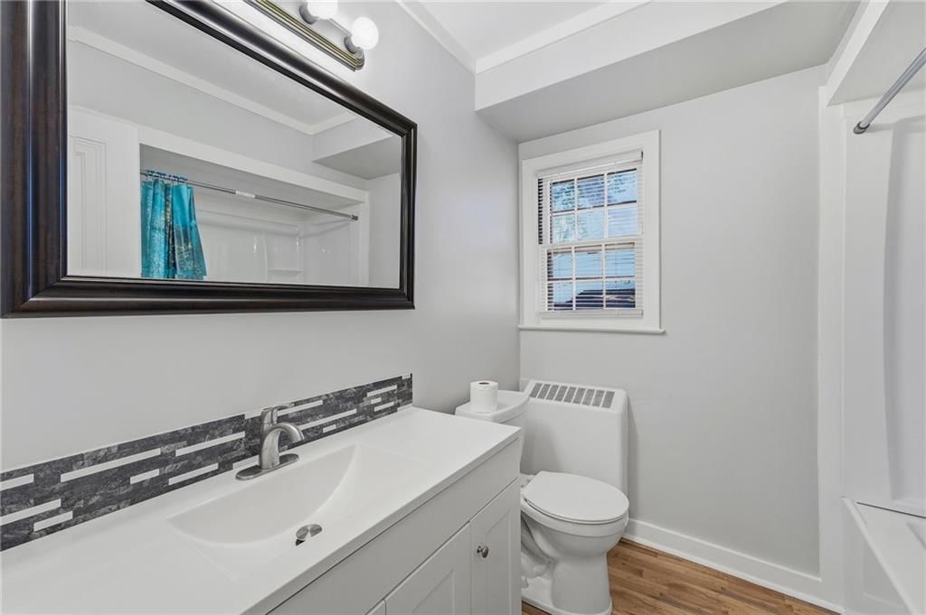 Photo 21 of 40 - 9009 E 68th Street, Raytown, MO 64133