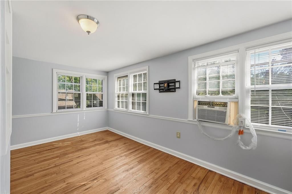 Photo 22 of 40 - 9009 E 68th Street, Raytown, MO 64133