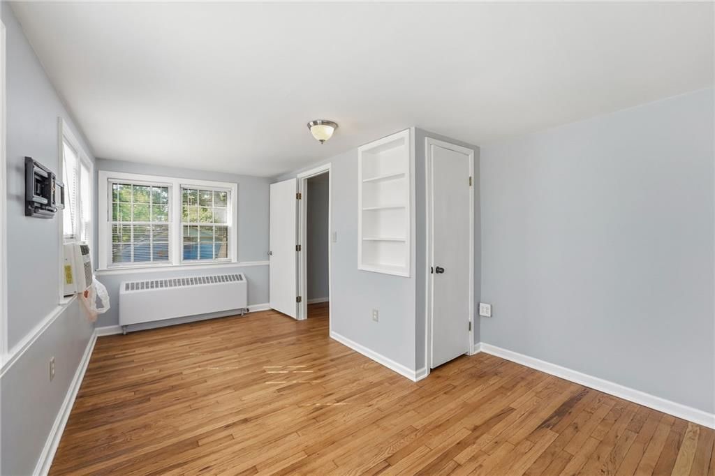 Photo 23 of 40 - 9009 E 68th Street, Raytown, MO 64133