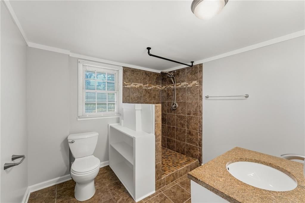 Photo 25 of 40 - 9009 E 68th Street, Raytown, MO 64133