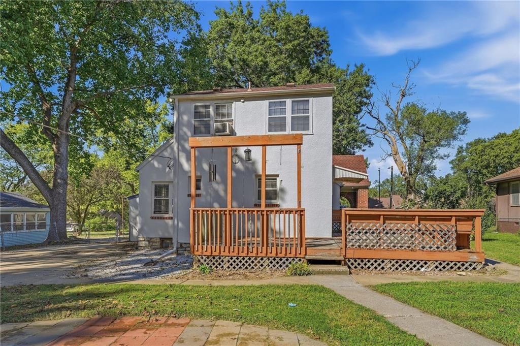 Photo 32 of 40 - 9009 E 68th Street, Raytown, MO 64133