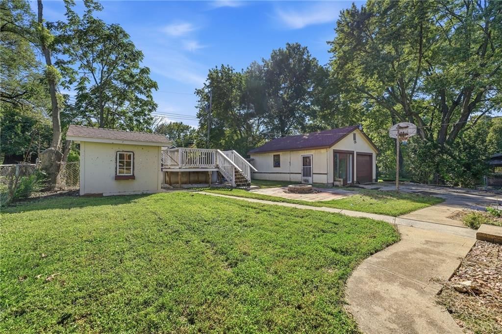 Photo 39 of 40 - 9009 E 68th Street, Raytown, MO 64133