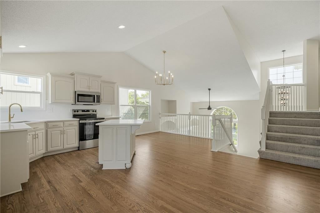 16664 W 155TH Terrace — photo 8