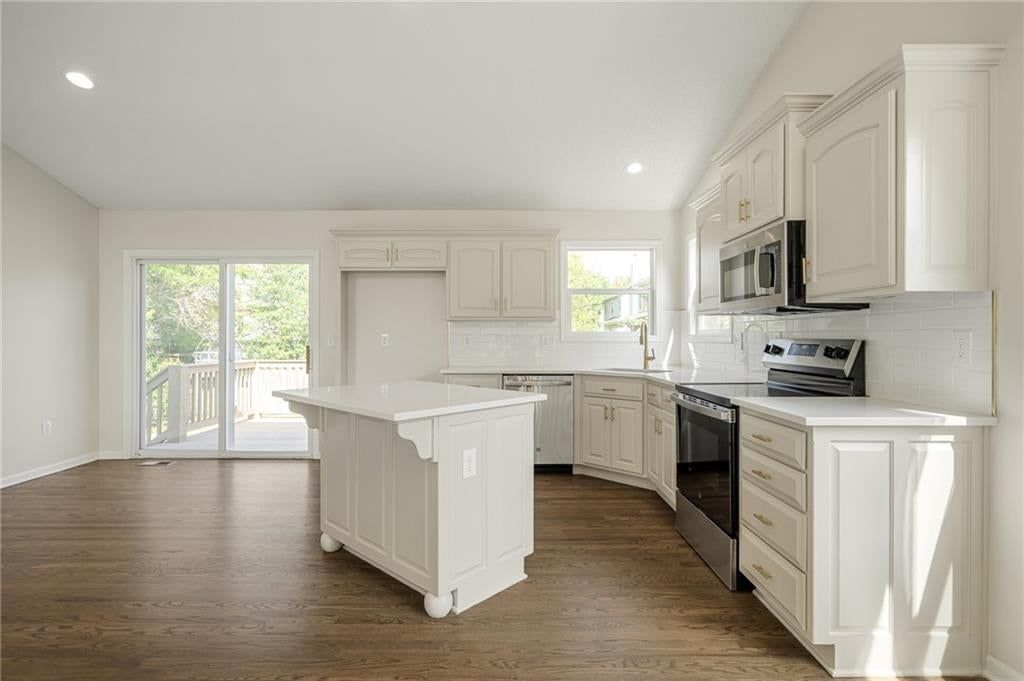 16664 W 155TH Terrace — photo 9