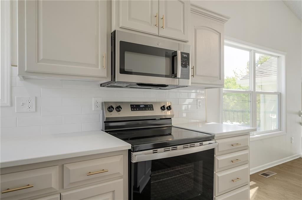16664 W 155TH Terrace — photo 11
