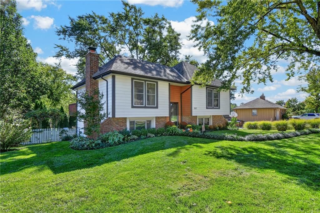 517 S Franklin Street, Raymore, MO: listing photo 2