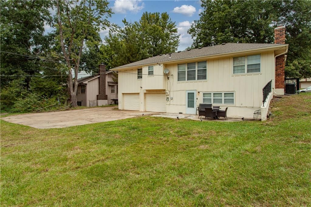 8435 E 56th Terrace, Kansas City, MO: listing photo 2