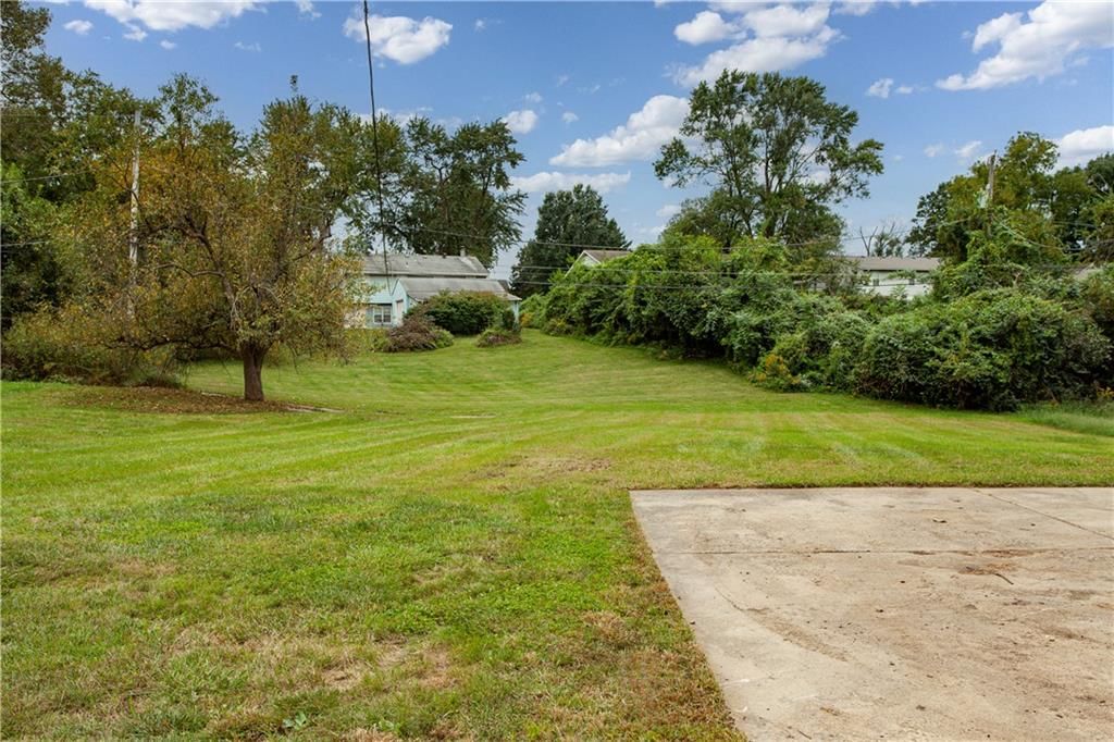 8435 E 56th Terrace, Kansas City, MO: listing photo 3
