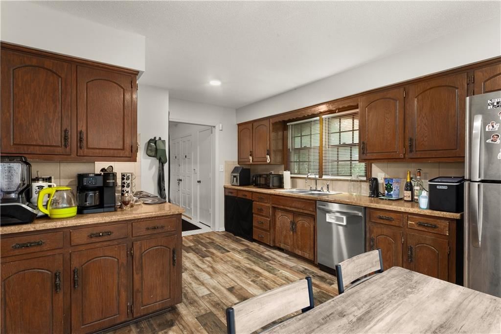 Tall ceilings, granite counters and stainless steel appliances at 8435 E 56th Terrace, Kansas City, MO 64129