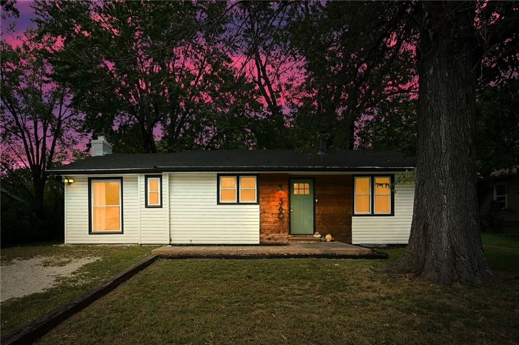 360 S Peculiar Drive, Peculiar, MO: listing photo 2