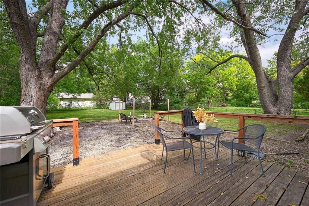 Photo 17: outdoor kitchen, 360 S Peculiar Drive, Peculiar, MO 64078