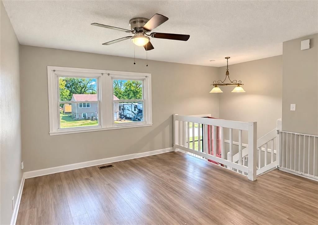 1524 N Seminole Drive, Independence, MO: listing photo 2
