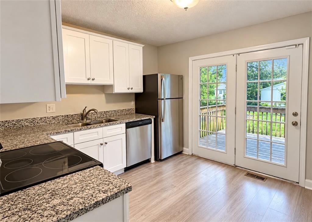 1524 N Seminole Drive, Independence, MO: listing photo 3