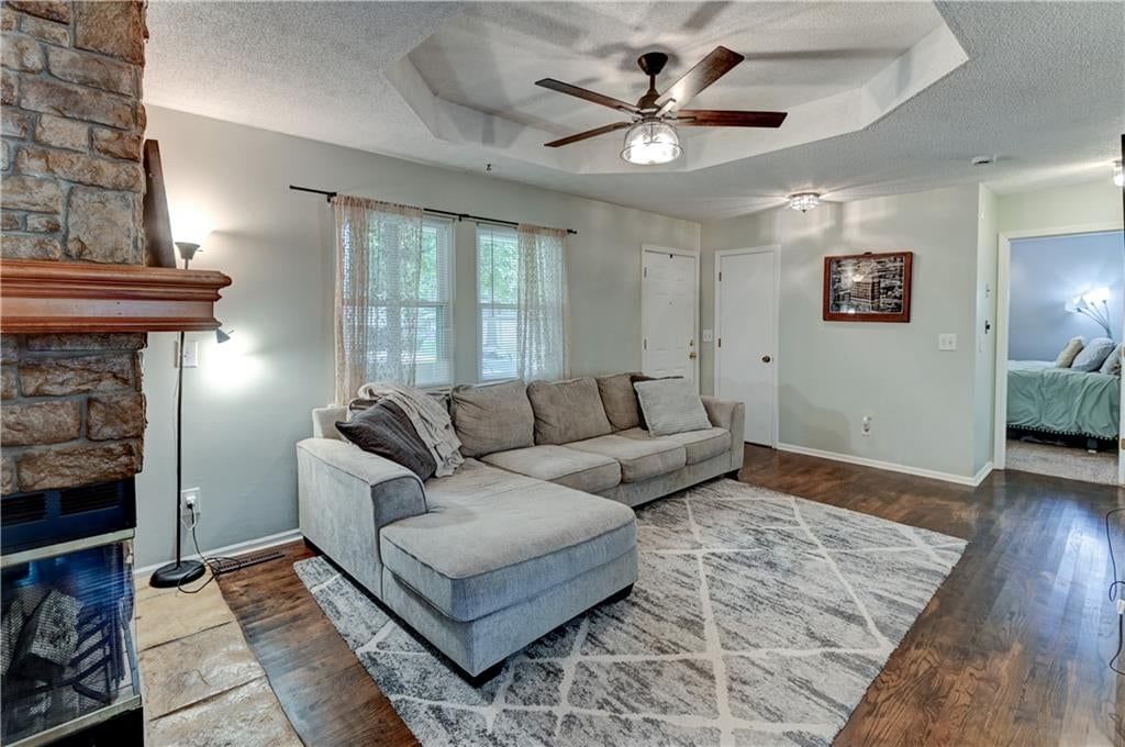 1823 NE Mckee Lane, Lee's Summit, MO