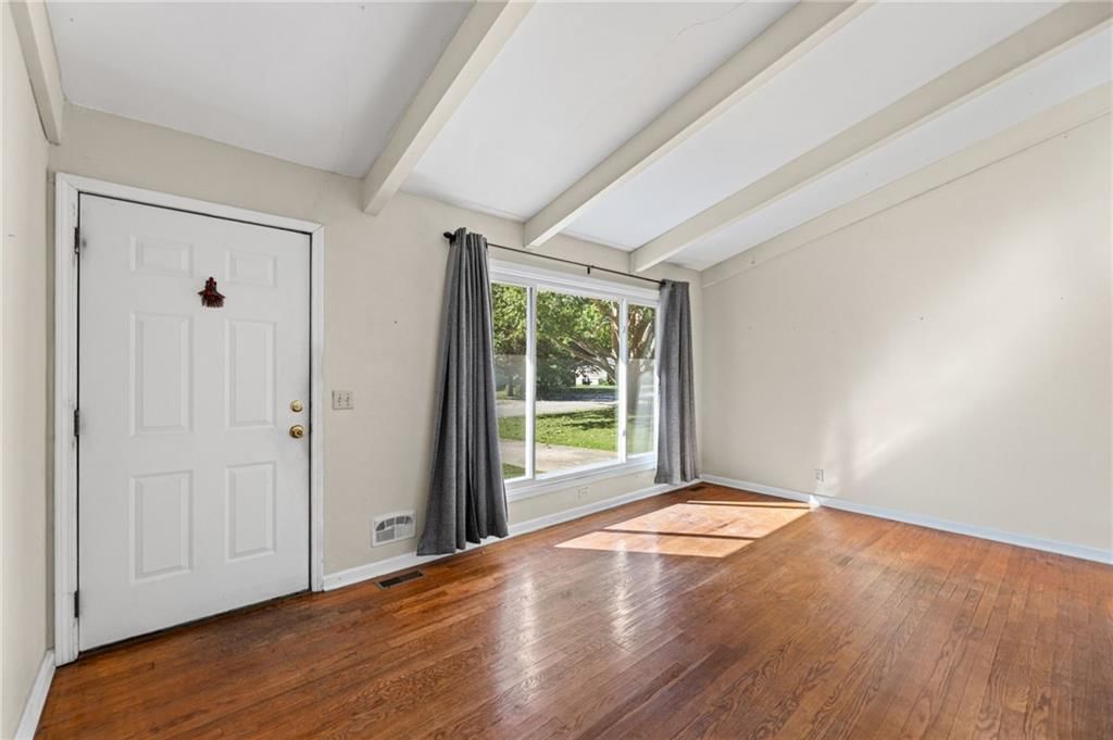 5718 W 75th Terrace, Prairie Village, KS: listing photo 2