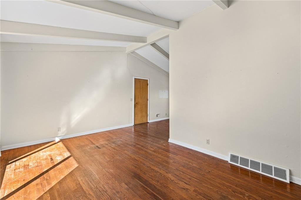 Photo 4 of 23 - 5718 W 75th Terrace, Prairie Village, KS 66208