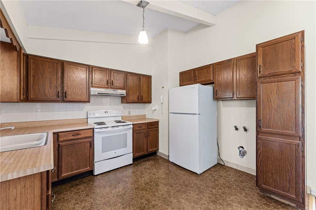 Photo 7 of 23 - 5718 W 75th Terrace, Prairie Village, KS 66208