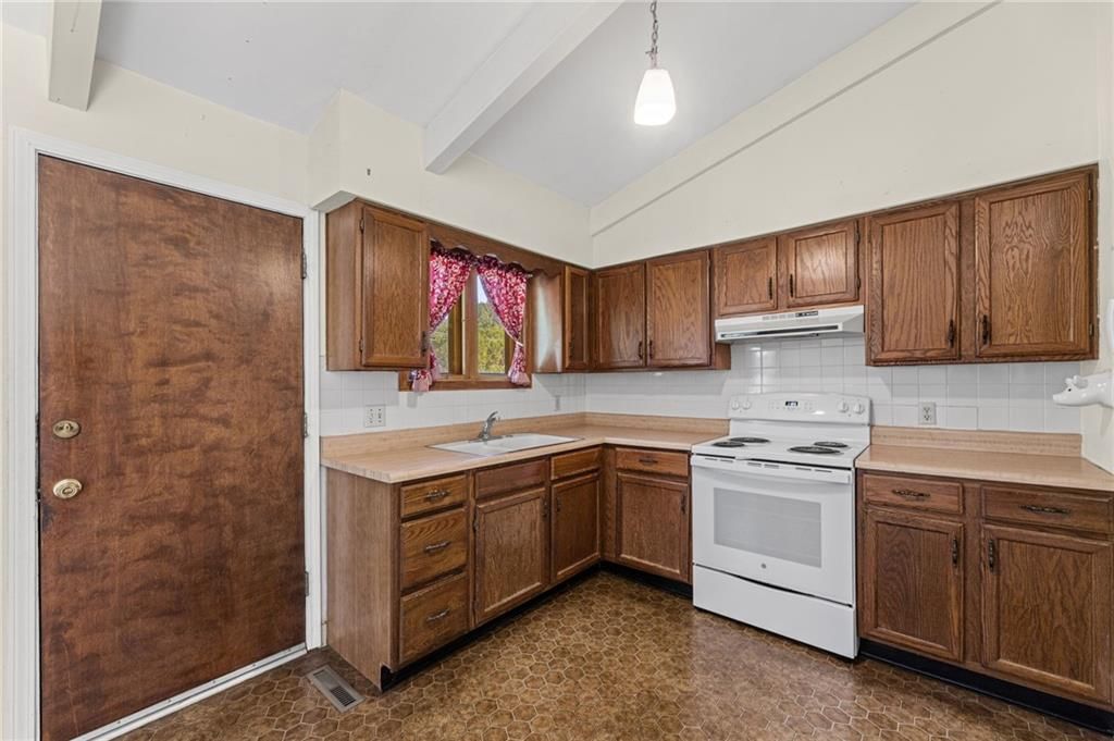 Photo 8 of 23 - 5718 W 75th Terrace, Prairie Village, KS 66208