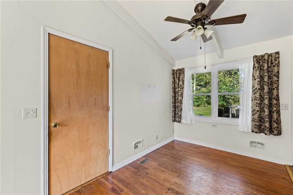 Photo 9 of 23 - 5718 W 75th Terrace, Prairie Village, KS 66208