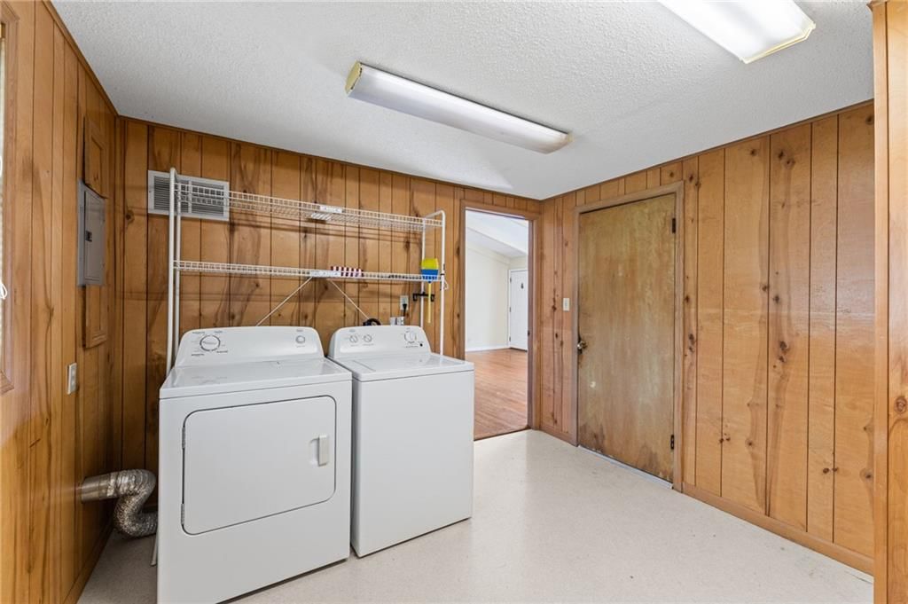 Photo 11 of 23 - 5718 W 75th Terrace, Prairie Village, KS 66208