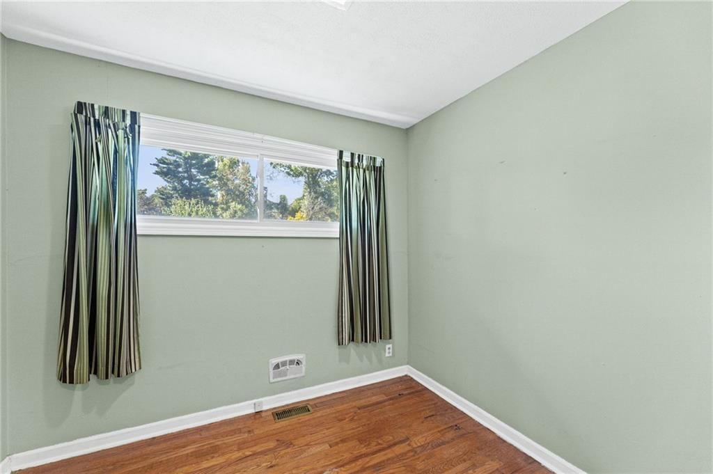 Photo 12 of 23 - 5718 W 75th Terrace, Prairie Village, KS 66208