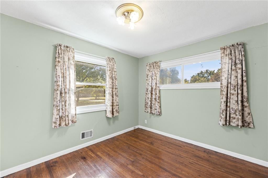 Photo 17 of 23 - 5718 W 75th Terrace, Prairie Village, KS 66208