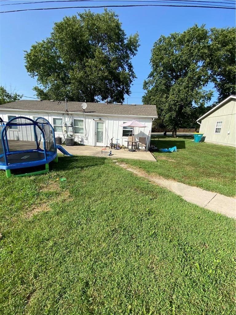 Concrete patio at 2603 NW Chipman Road, Lee's Summit, MO 64081