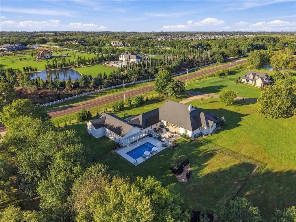 17877 Bond Avenue, Overland Park, KS: listing photo 3