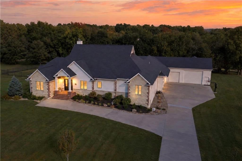 17877 Bond Avenue, Overland Park, KS: listing photo 2