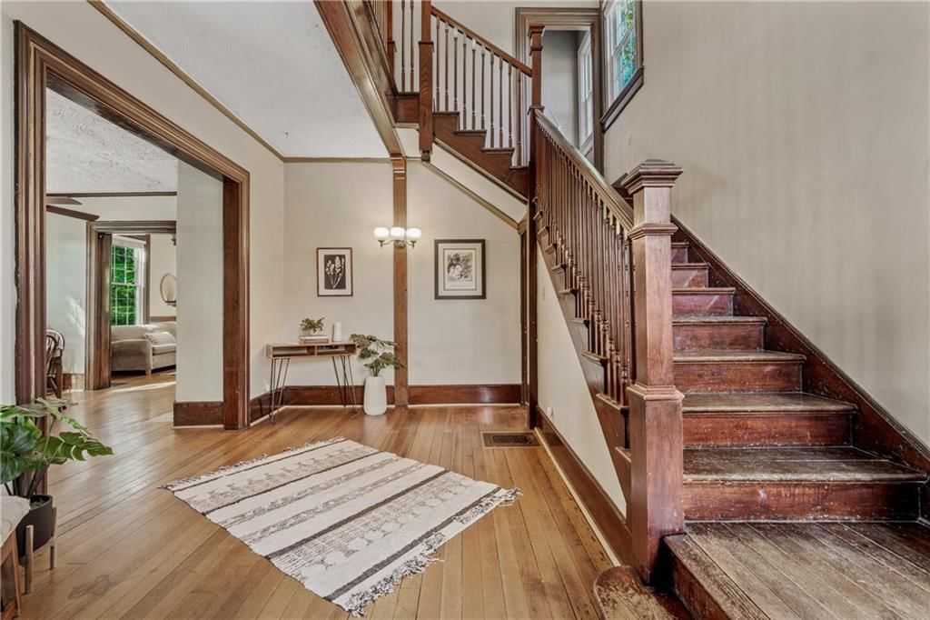 2406 Brooklyn Avenue — photo 5