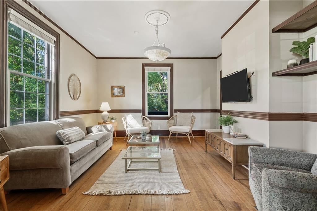 2406 Brooklyn Avenue — photo 9