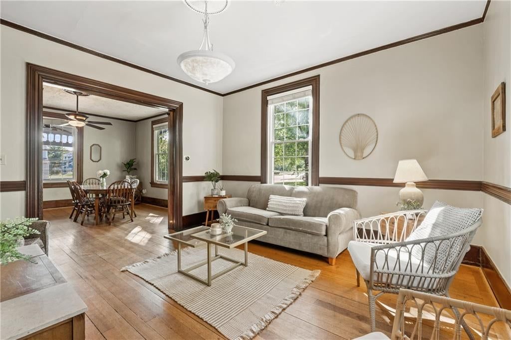 2406 Brooklyn Avenue — photo 10