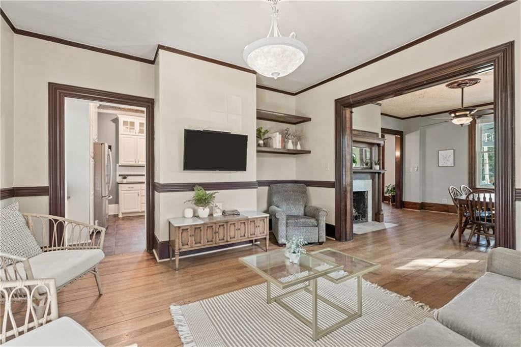 2406 Brooklyn Avenue — photo 11