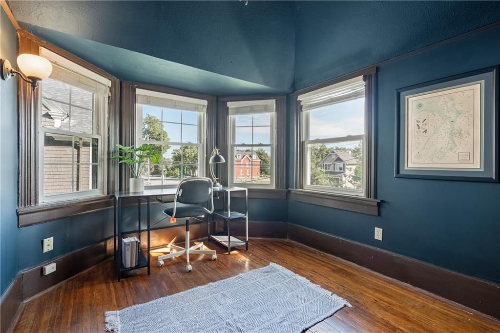 2406 Brooklyn Avenue — photo 18