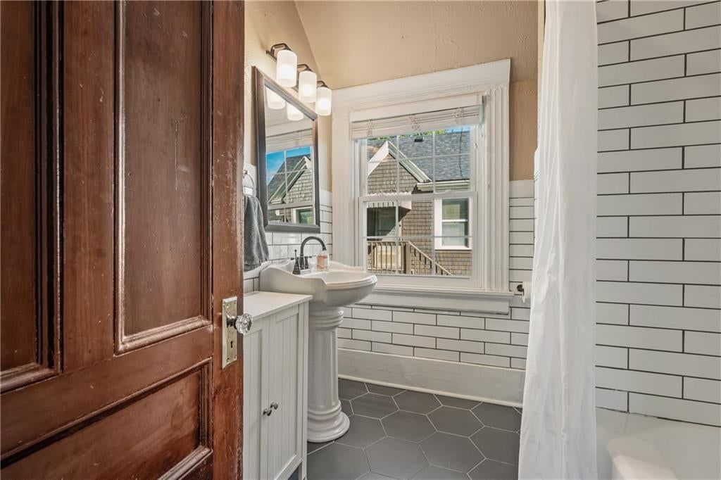 2406 Brooklyn Avenue — photo 22