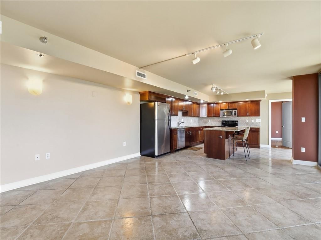 600 E Admiral Boulevard — photo 6