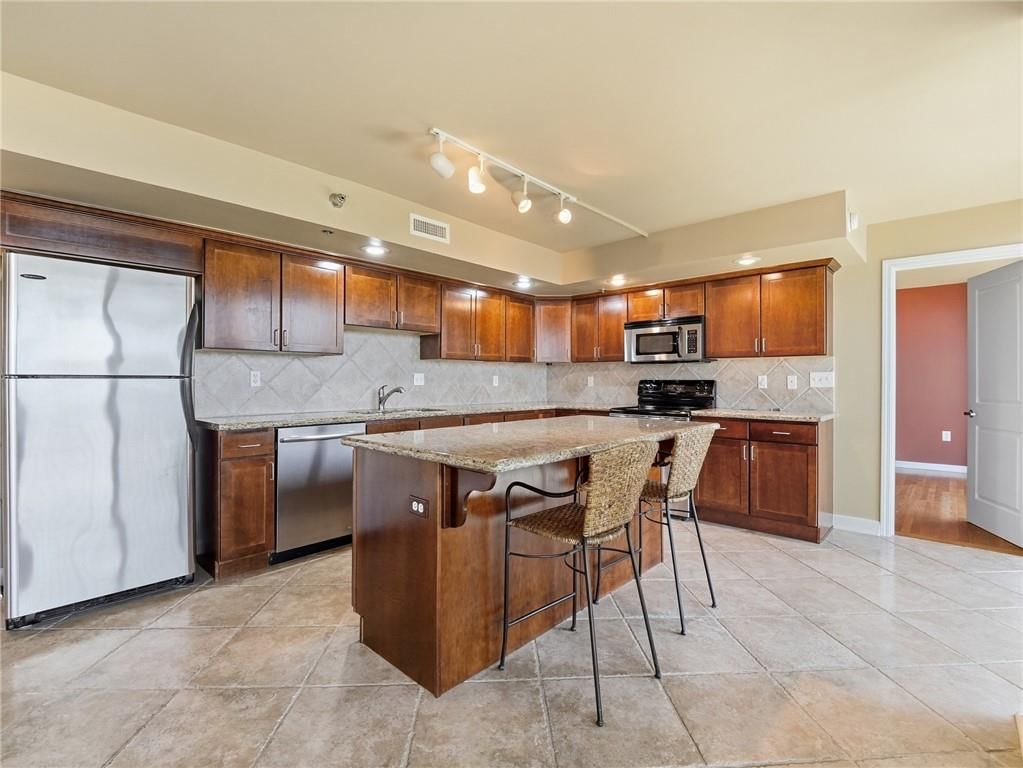 600 E Admiral Boulevard — photo 8