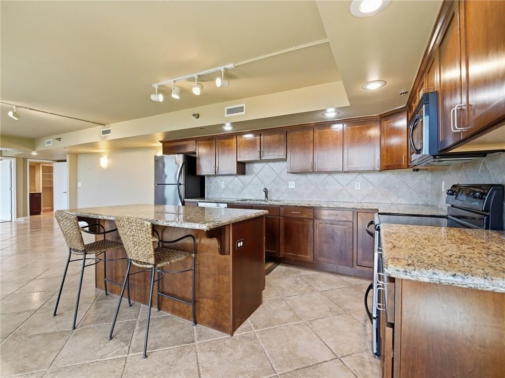 600 E Admiral Boulevard — photo 9
