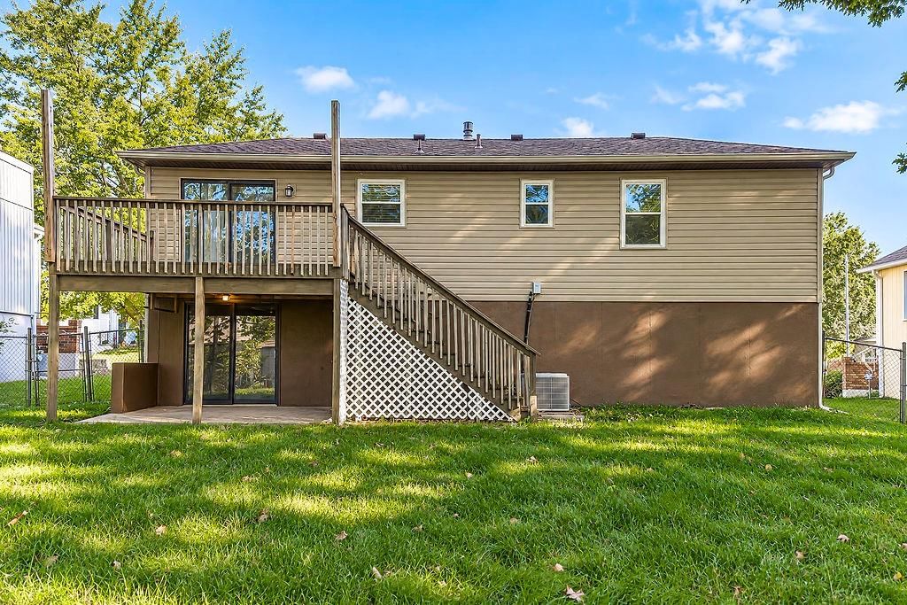 Concrete patio at 20213 E 16th Street N, Independence, MO 64056