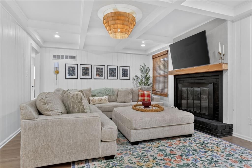 6904 Dawn Lane, Kansas City, MO