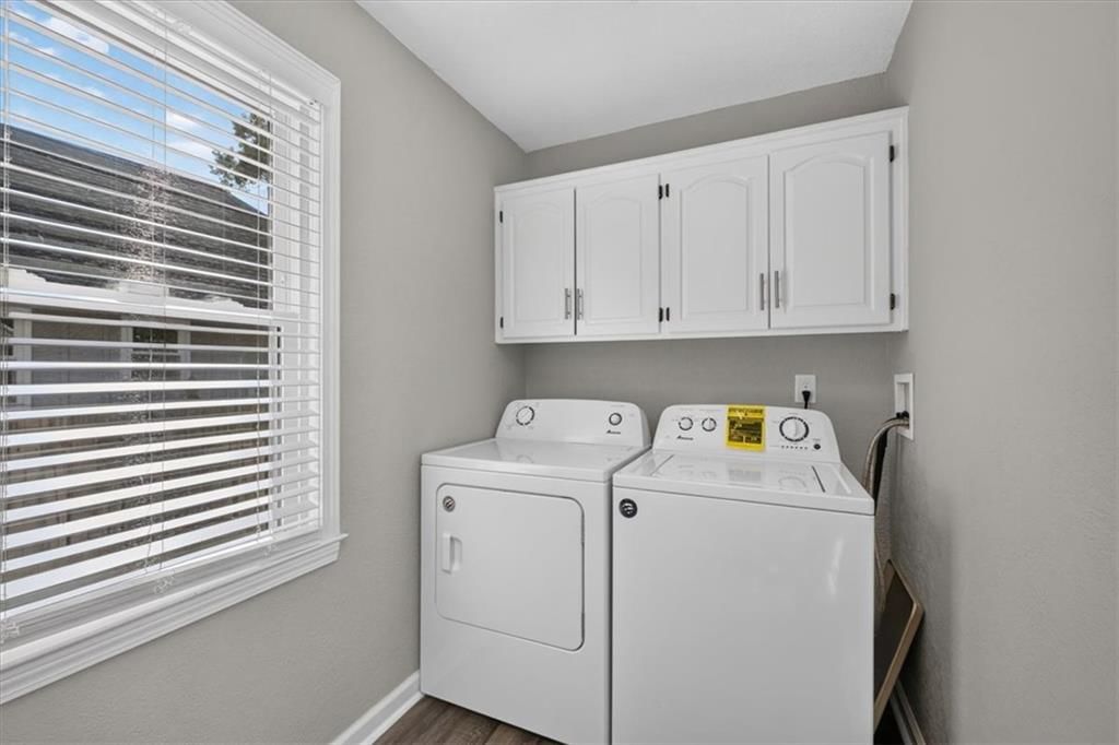 Photo 20 of 37 - 406 SE Richardson Place, Lee's Summit, MO 64063