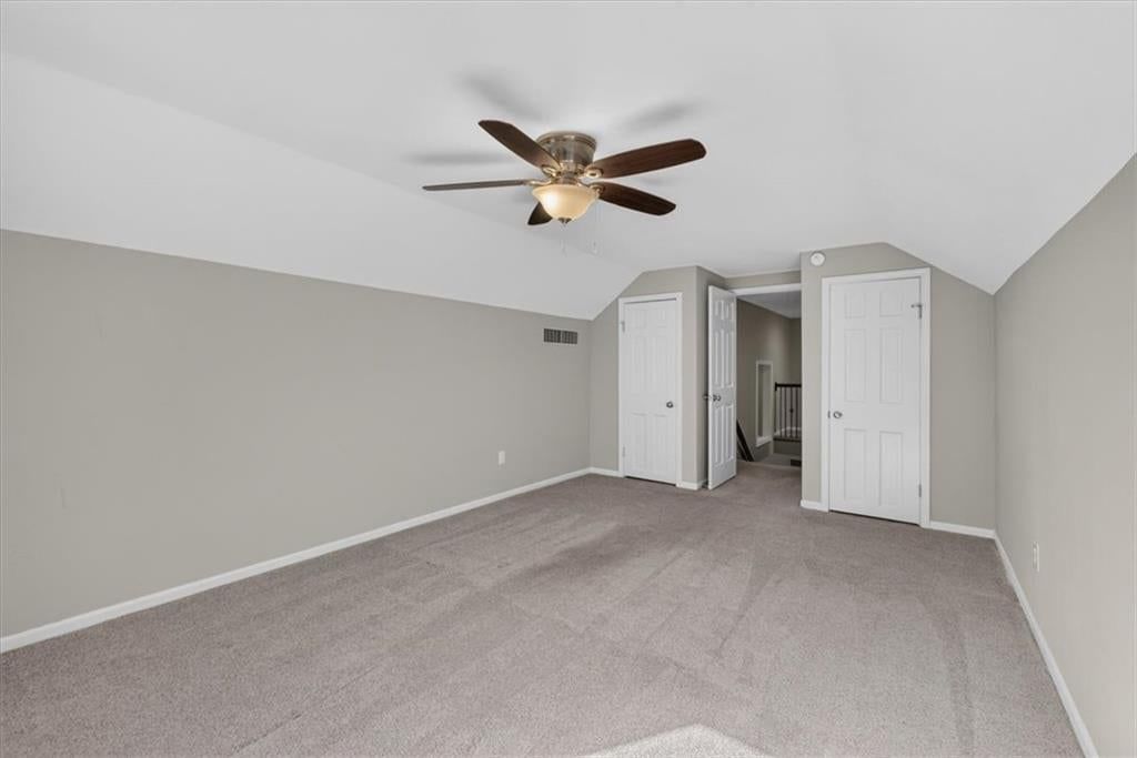 Photo 24 of 37 - 406 SE Richardson Place, Lee's Summit, MO 64063
