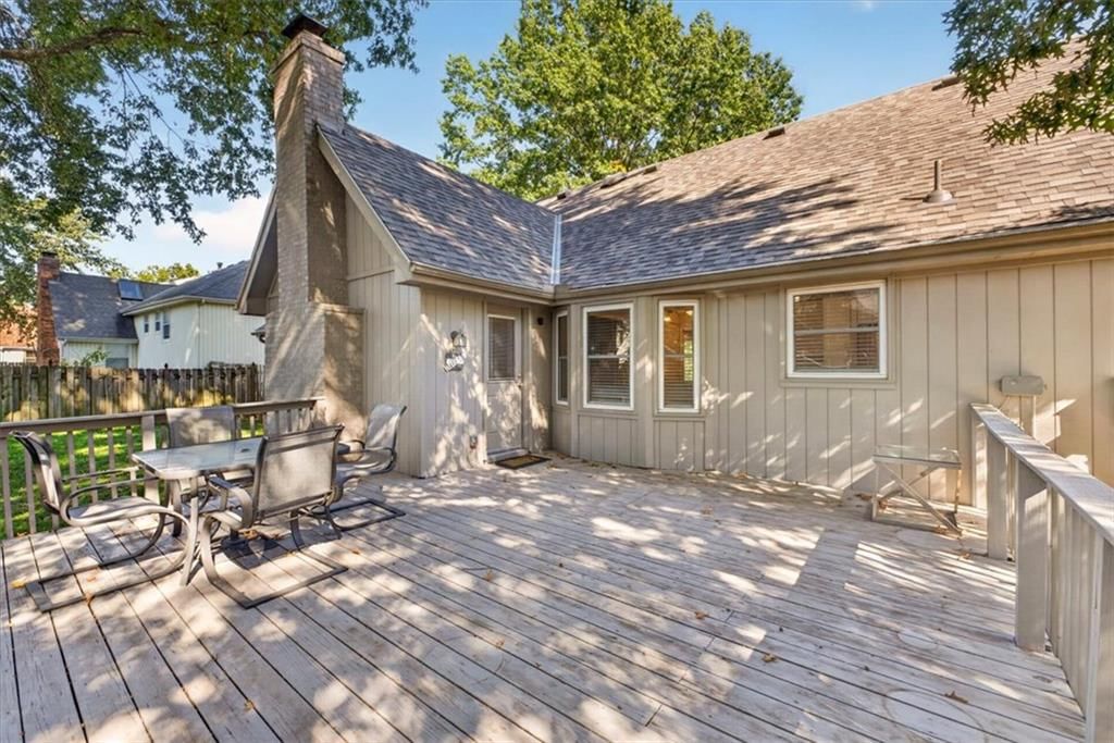 Deck, fenced yard and mature trees at 406 SE Richardson Place, Lee's Summit, MO 64063