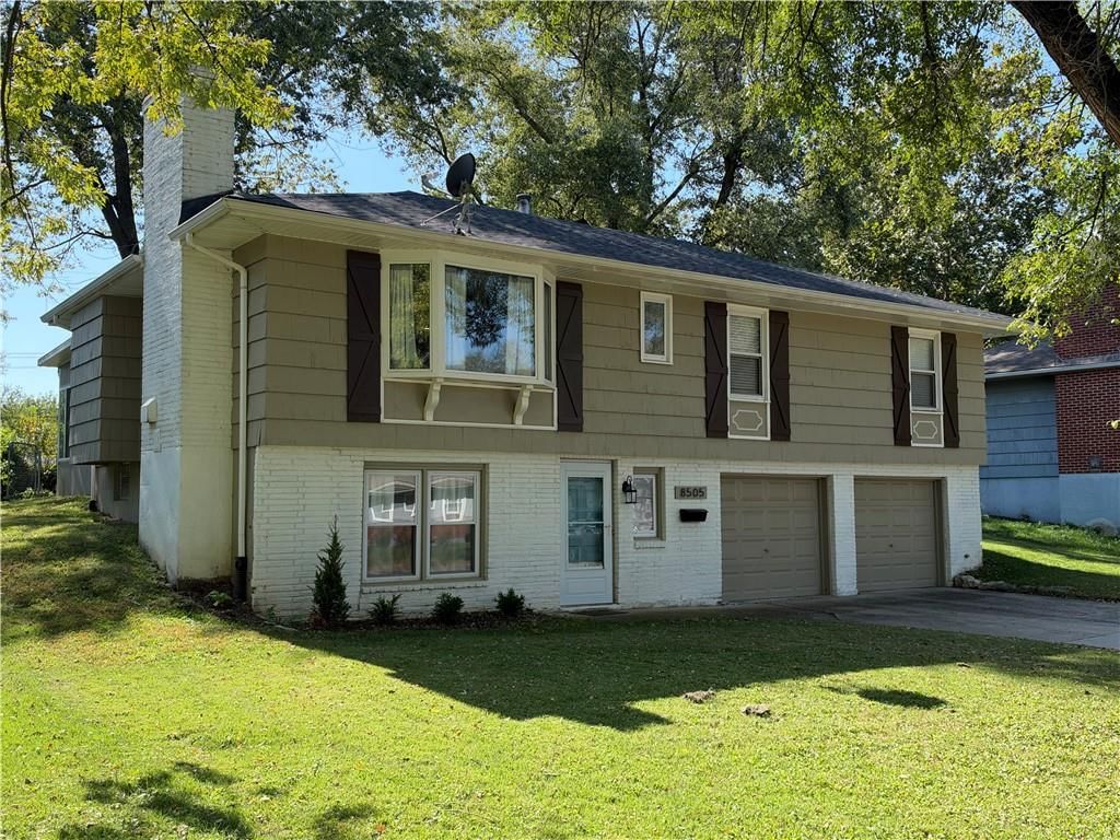 8505 E 109th Street, Kansas City, MO: listing photo 2