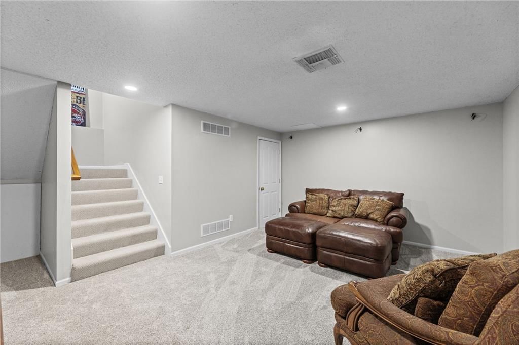 18390 Butternut Street — photo 17