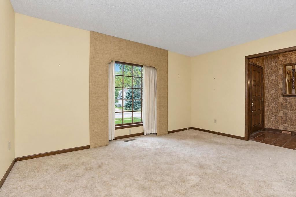 6719 Hauser Drive, Shawnee, KS: listing photo 3