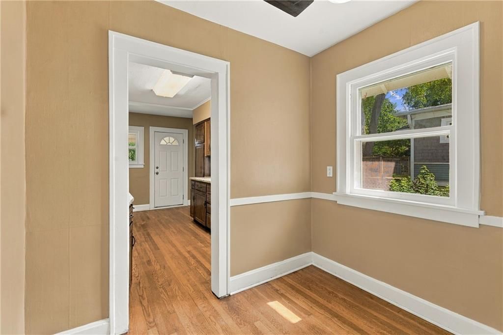 5817 Oak Street — photo 9